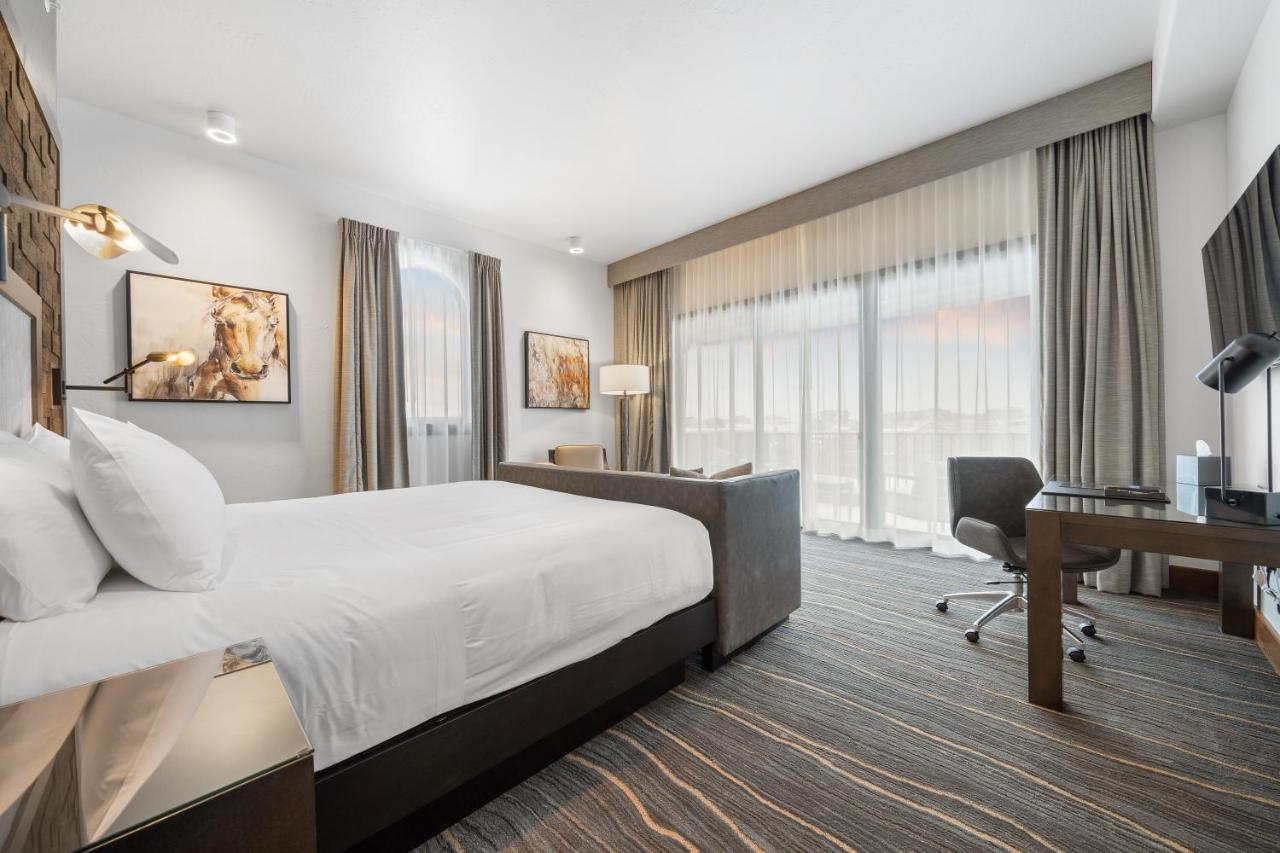 Deluxe King Suite