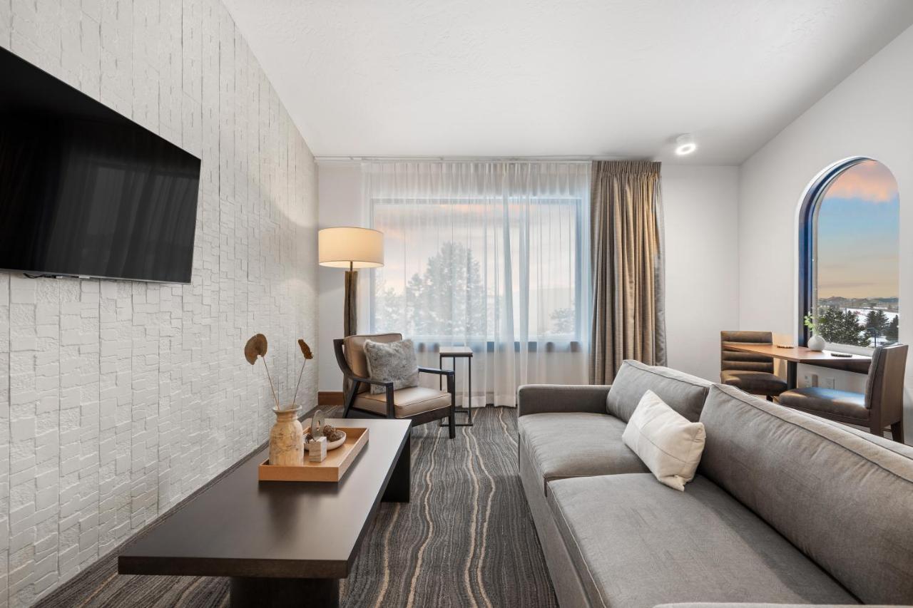 Deluxe King Suite