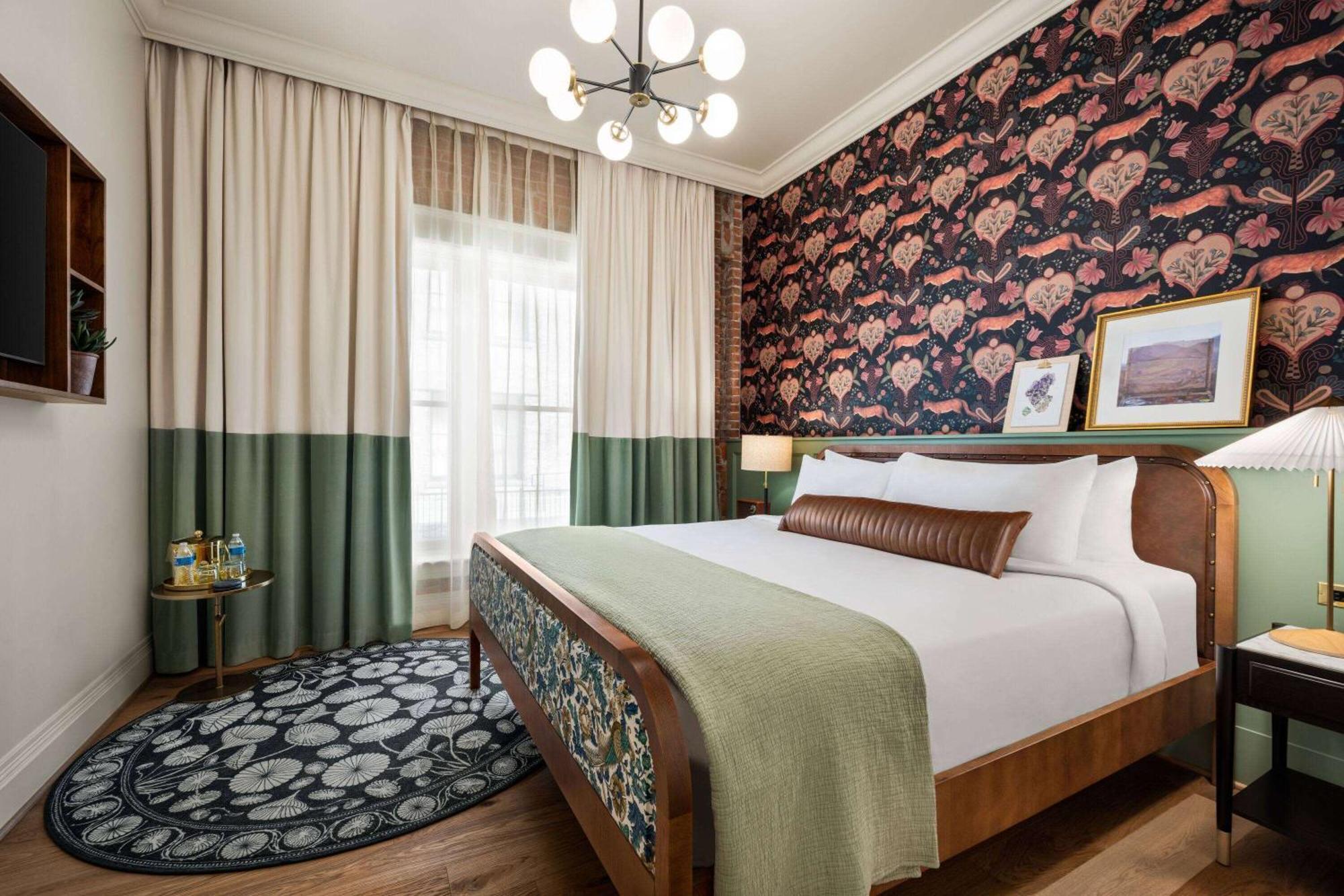Bronze Queen Room,1551078193:JPEG