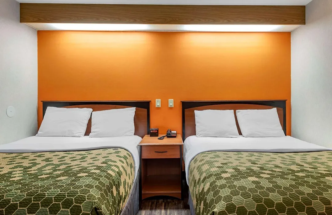 Econo Lodge North Academy-1