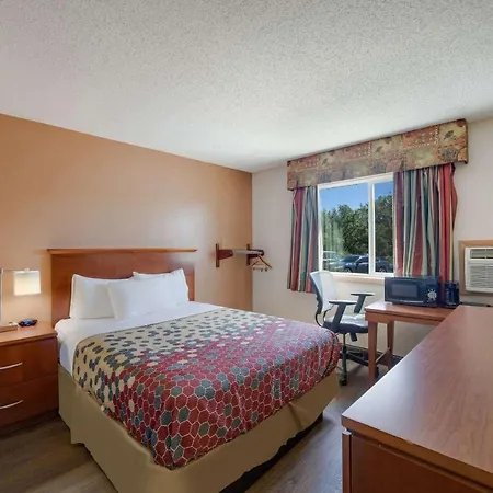 Rodeway Inn-3