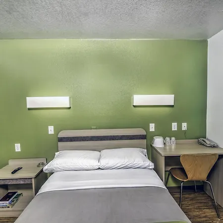Motel 6 Colorado Springs, Co - South/Metro Area-3